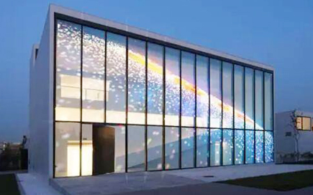 Led transparent screen advertising screen is the new direction of future develop